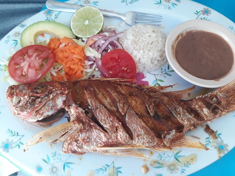yucatan food pescado entero frito
