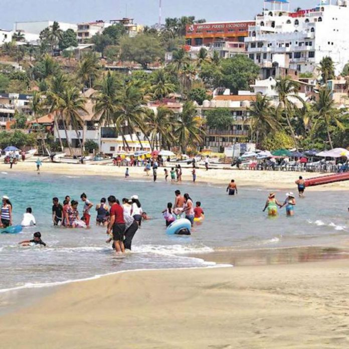 Playa Principal Puerto Escondido Mexico.jpg