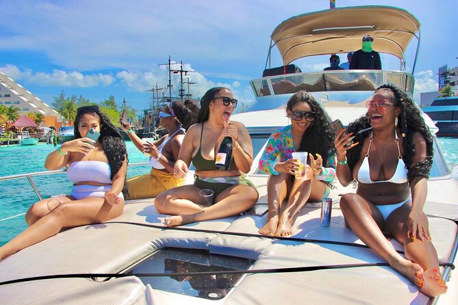 Private Yacht Rentals in Cancun 3